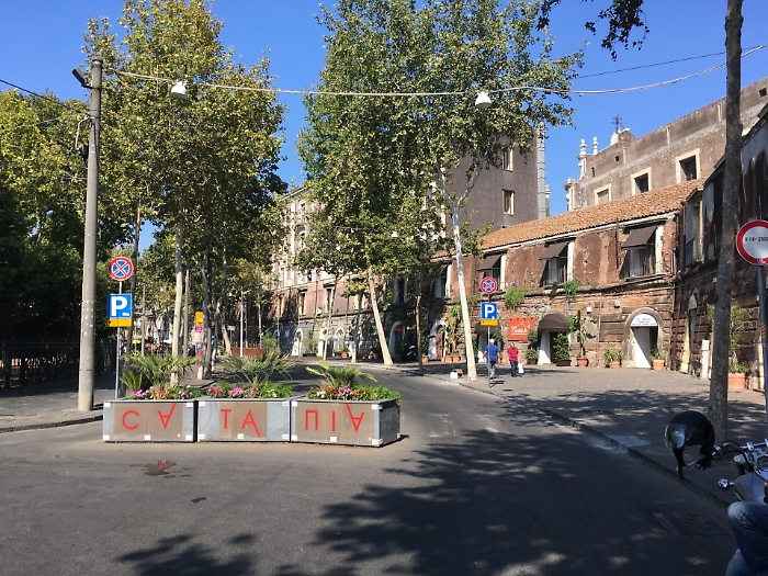 Catania s'infiamma su via Dusmet:  pedonale o da riaprire al traffico?