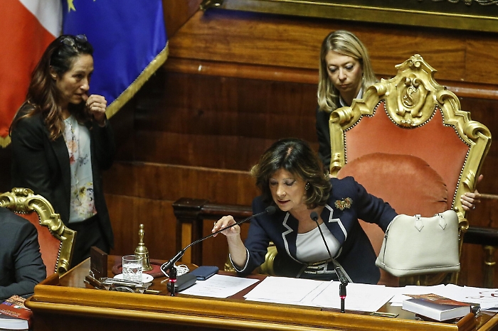 Mazzata sulla Sicilia, Milleproroghe sospende i fondi per le periferie