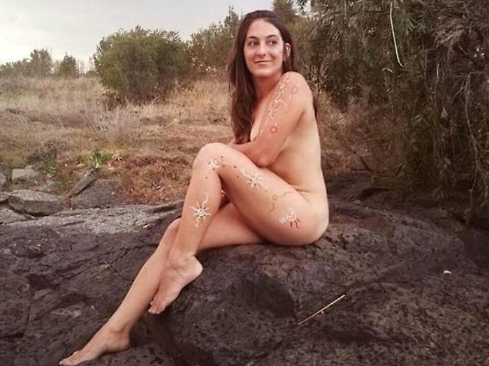 Tutti nudi oggi alla Foce del Platani, mega concentramento di naturisti...
