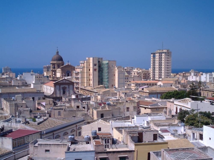 &laquo;Boia chi molla&raquo; e croci celtiche, Marsala scossa da scritte e simboli