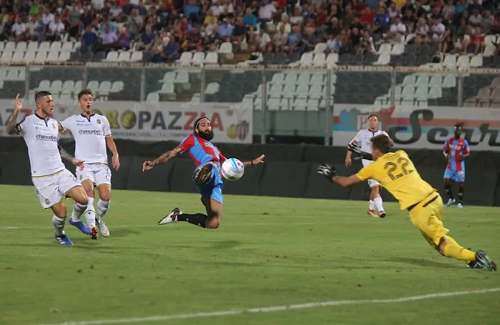 Coppa Italia, il Catania fa sul serio e spazza via pure il Verona