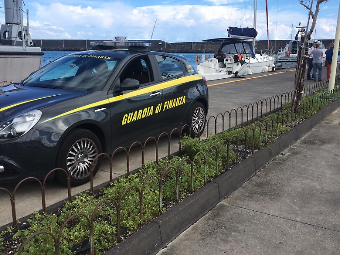 A Riposto barca a vela con migranti "intercettata" al largo di Giardini  