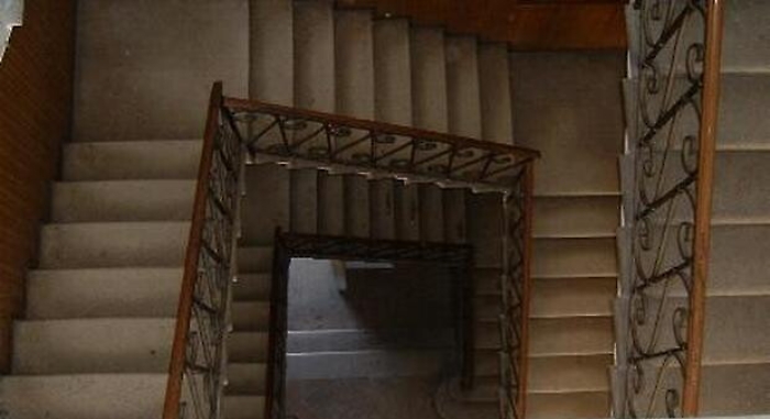 Randazzo, tenta il suicidio impiccandosi alla ringhiera delle scale: salvato dai carabinieri