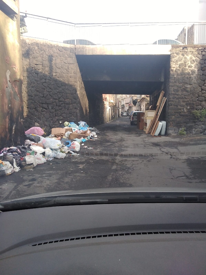 Catania, Via Orfanatrofio: "Aspettiamo l'arrivo della civilt&agrave;"!