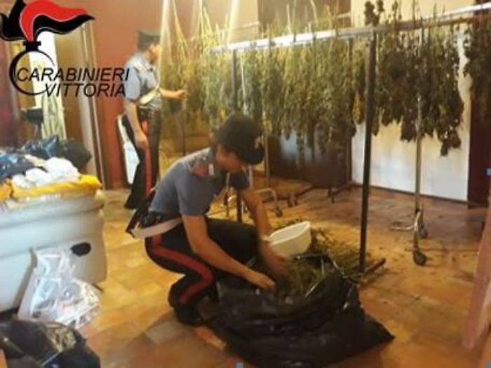 Vittoria, a casa un deposito di droga: arrestato ambulante
