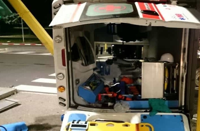 Modica, tre ragazze si schiantano con l'auto: una &egrave; in prognosi riservata