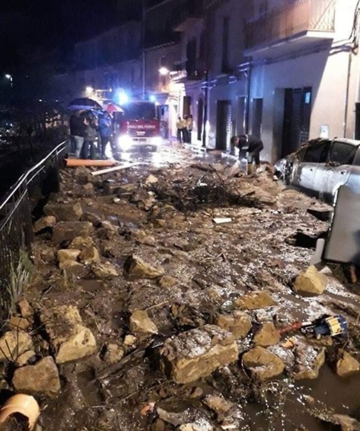 Nubifragio a Piazza Armerina, una famiglia salvata da vigili del fuoco