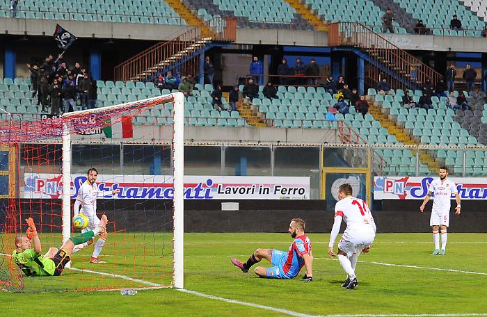 Coppa Italia, Catania eliminato dal Catanzaro e fischiato