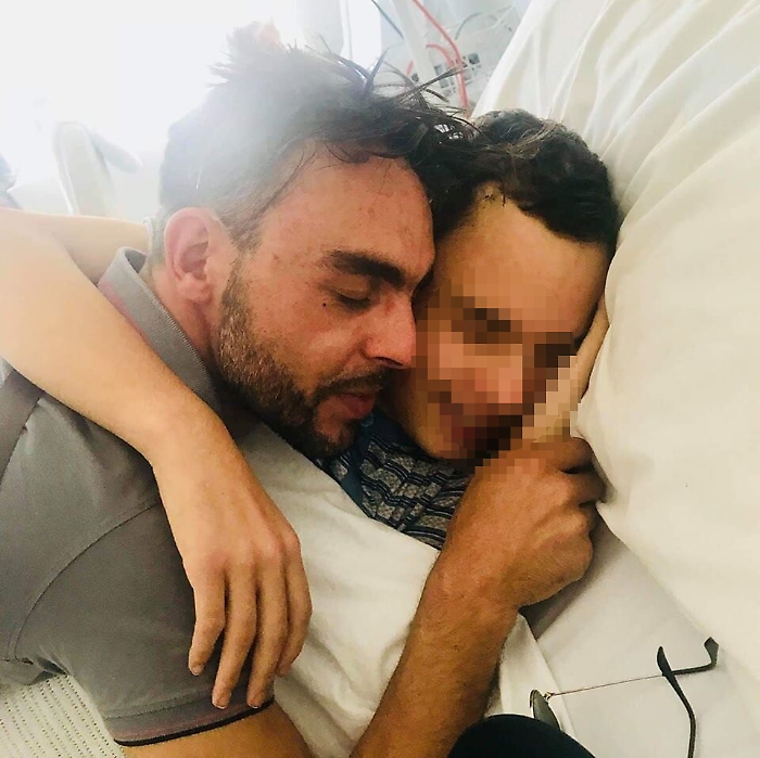 &laquo;Aiutiamo Sebastiano&raquo;, il due parole la battaglia di un padre per il figlio malato di tumore