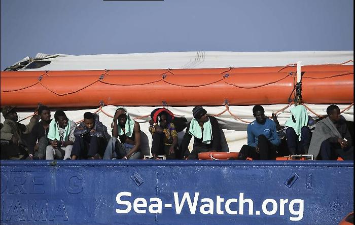 Sea Watch, c'&egrave; l'ok allo sbarco, ma a CataniaSalvini:&laquo;Ora auspico il blocco delle navi Ong&raquo;