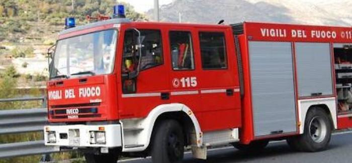 Bruciano barche in azienda nautica di Marsala: distrutto un capannone