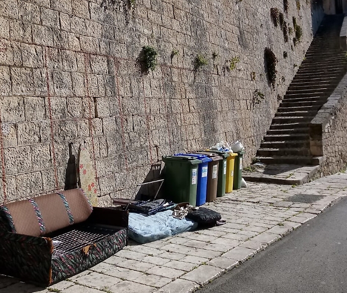Modica, centro storico: la "guarnizione" per il CiocoModica &egrave; servita