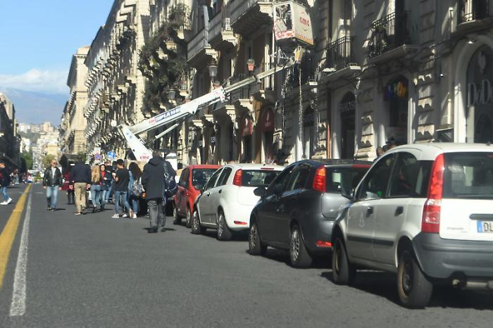 Catania, file di auto in sosta in via Etnea: che fine ha fatto l'isola pedonale?