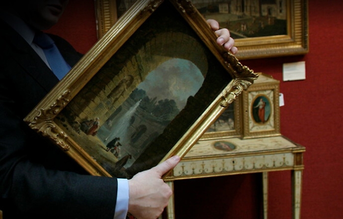 Ragusa: arrestato un acese che vendeva quadri falsificati ad anziani