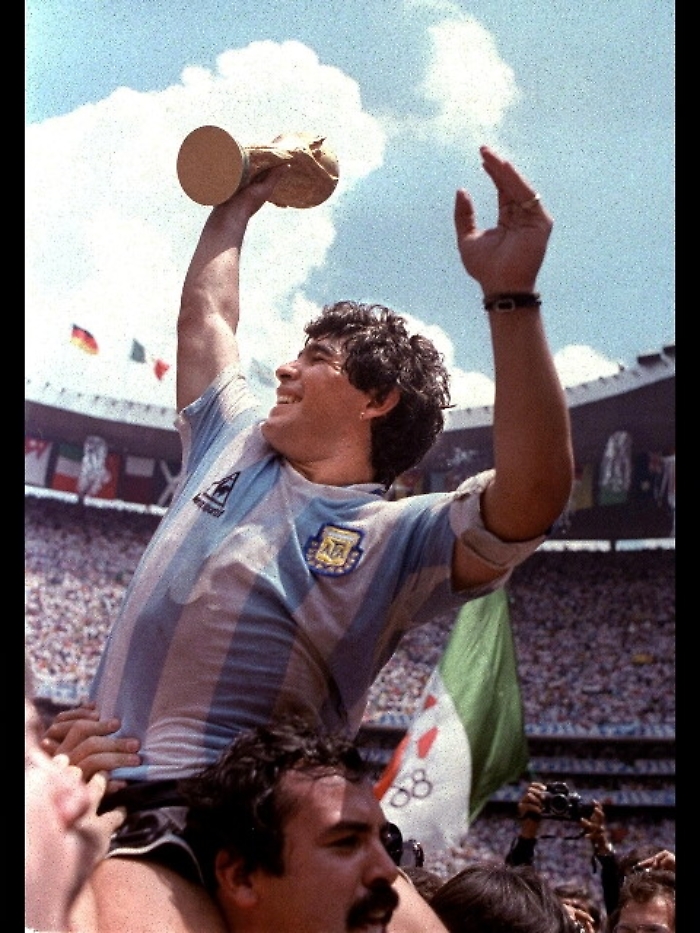 Maradona piange Tata Brown, campione '86
