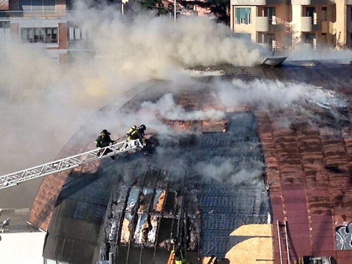 In fiamme tetto Auditorium Sacchetti