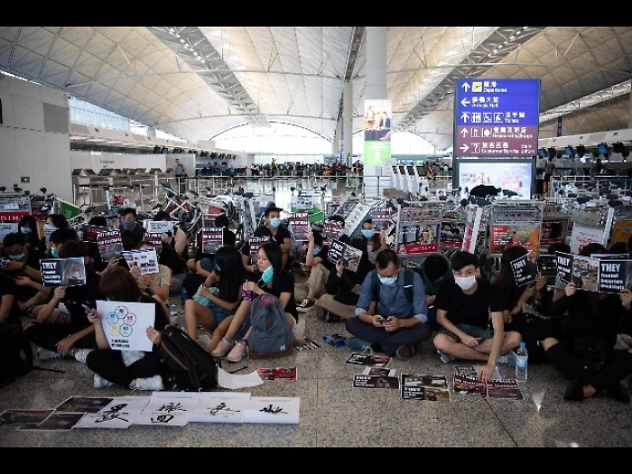 Hong Kong: polizia, 700 arresti finora