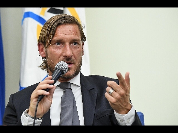 Euro 2020: Totti con Gullit e Lahm tra leggende al sorteggio