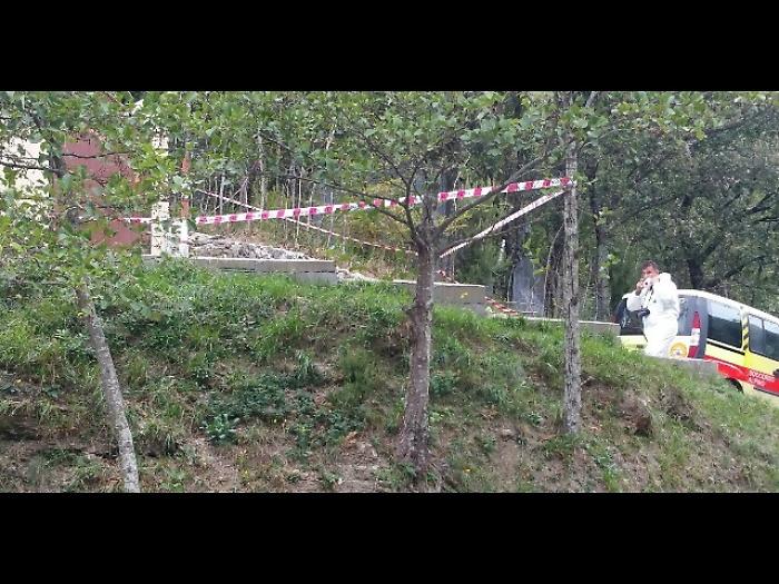 Uomo decapitato: controlli casa parente