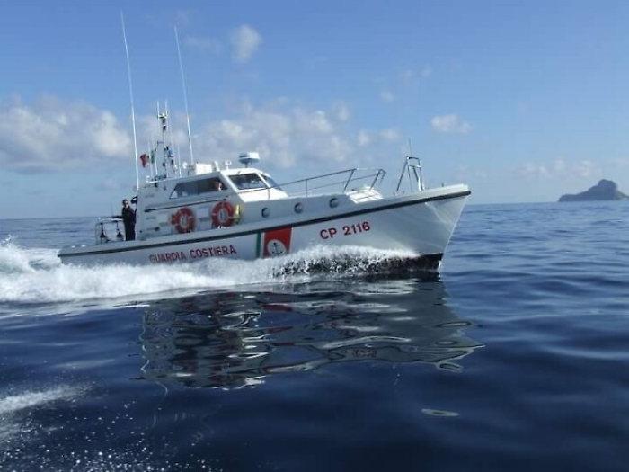 Catamarano alla deriva a Scicli soccorso da Capitaneria