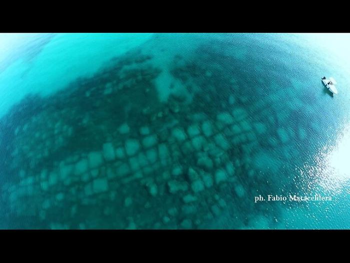 Antico molo sommerso nel tarantino