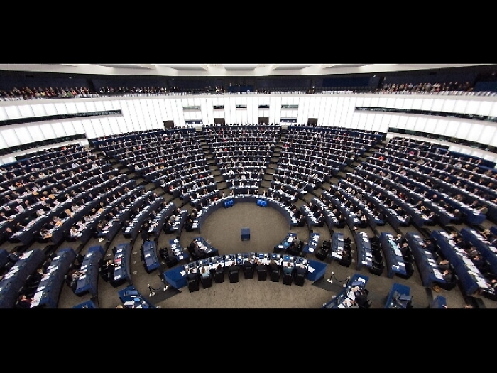 "Giovani in Europa con... merito", lo stage remunerato per laureati al Parlamento Ue