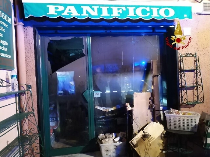 Brucia il panificio di Portofino