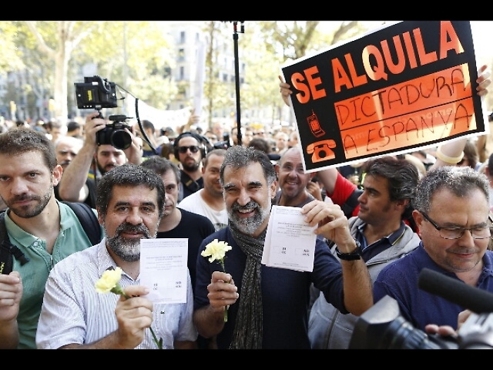 A migliaia in piazza in Catalogna