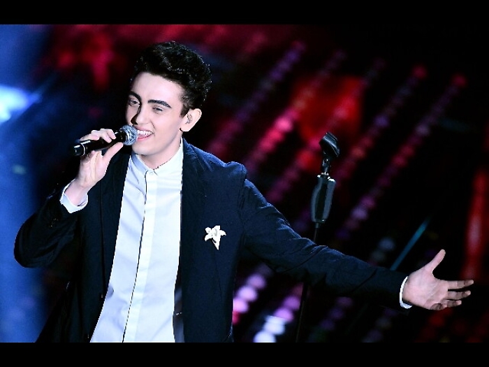 Michele Bravi guida hit parade italiana