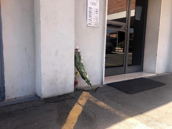 Gi&ugrave; da balcone, fascicolo senza indagati