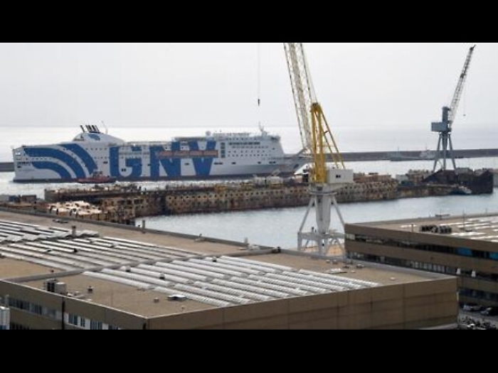 Ultimo viaggio Concordia, relitto in convoglio di 200 metri