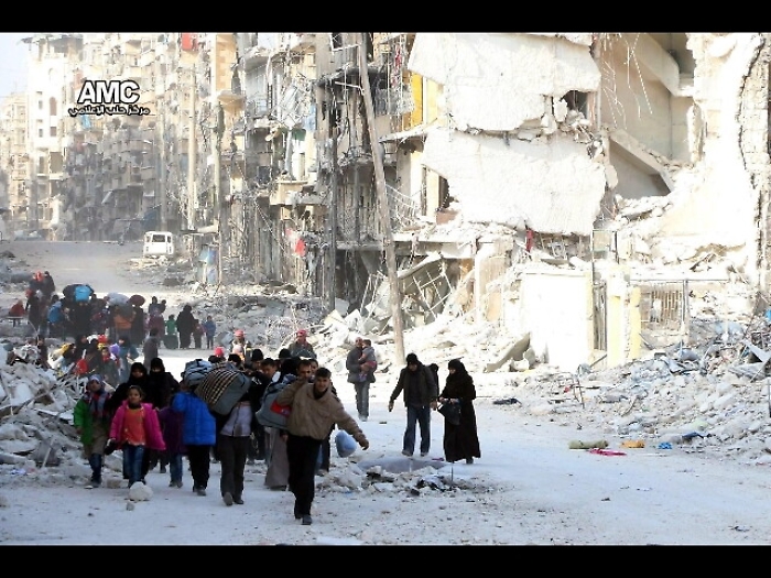 Aleppo, 5.600 civili via da zone milizie