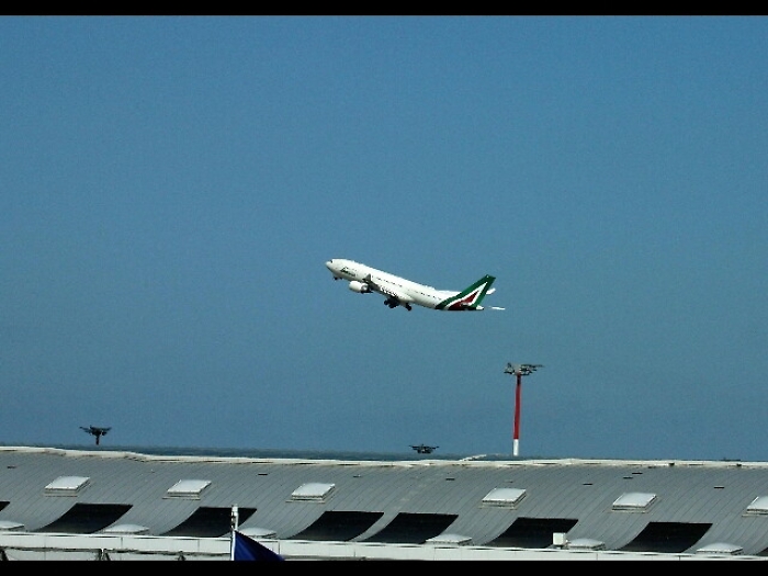 Alitalia conferma operativit&agrave; voli