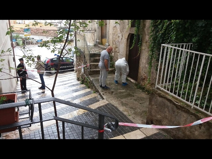 Morta 15enne ferita da ex compagno madre