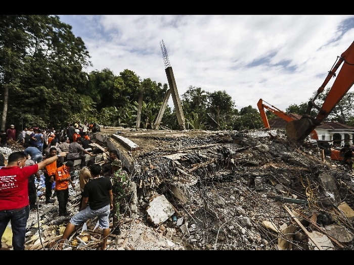 Sisma magnitudo 6.4 a Sumatra, 25 morti