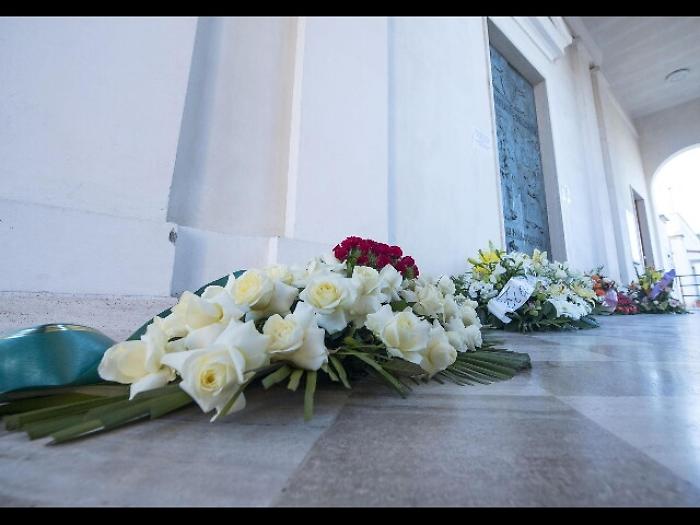Folla ai funerali di Stefania Crotti