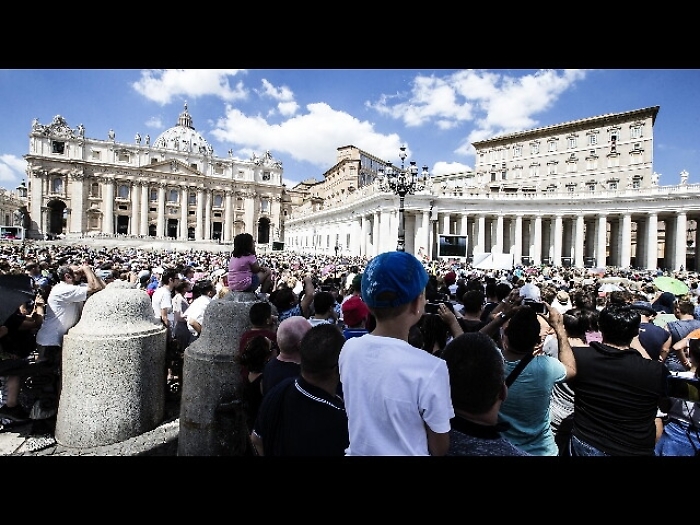 Papa: giustizia per le donne violentate