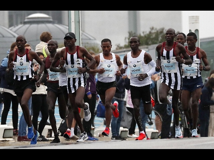 Keniano Kipchoge vince maratona Berlino