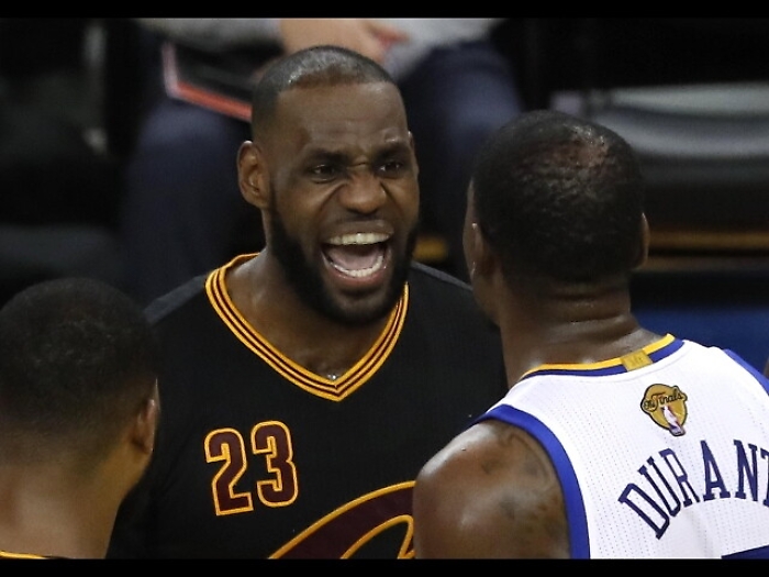 James,Trump usa sport per dividere Paese