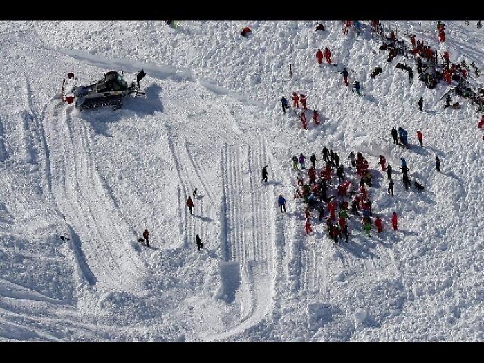 Valanga a Tignes, sciatori travolti