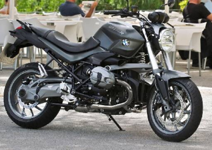 Catania, ruba una grossa moto e mette catena per paura dei ladri