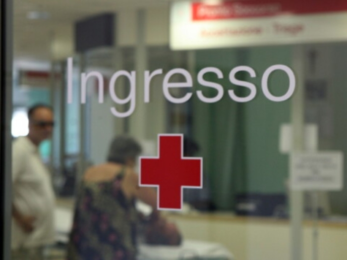 Dodici indagati per la morte in corsia di una donna di Pietraperzia