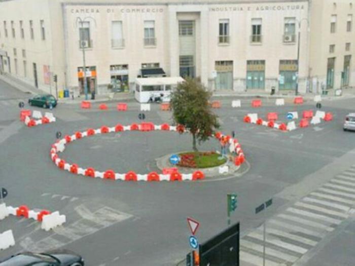 La rotatoria della discordia. &laquo;Dove &egrave; finito il bello di Ragusa?&raquo;