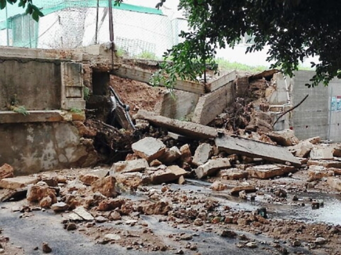 Noto, acquazzone autunnale: crolla muro dell&rsquo;ex stadio