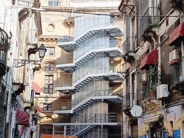 Teatro Bellini, nuova scala anticendio "accende" le polemiche