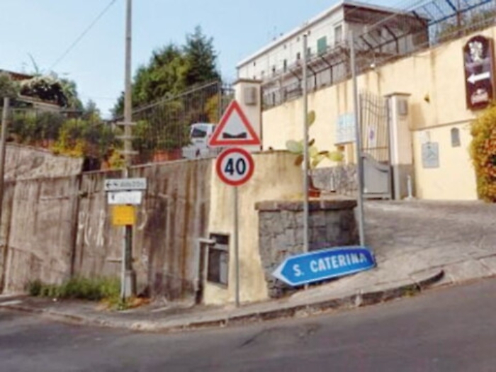 Stroncato da infarto mentre passeggia in bici