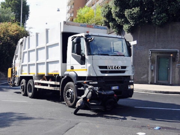 Era in Vespa, rischia di perdere piede