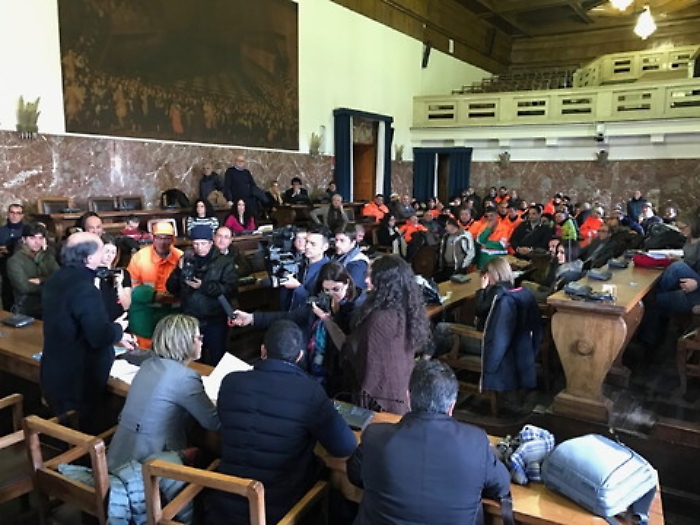 MessinAmbiente, i lavoratori invadono il Consiglio
