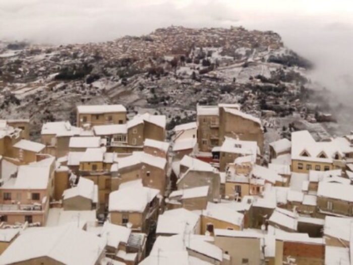 La neve non d&agrave; tregua al territorio ennese, Calascibetta la pi&ugrave; colpita