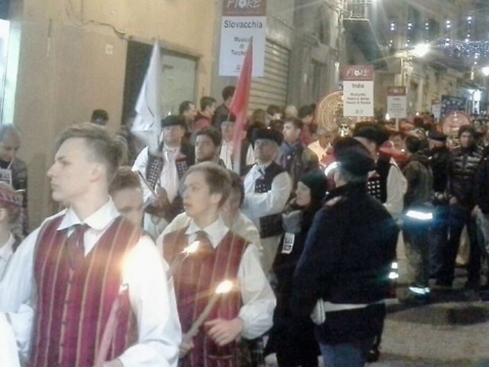 Agrigento, la sagra del mandorlo &egrave; entrata nel vivo con la fiaccolata della pace